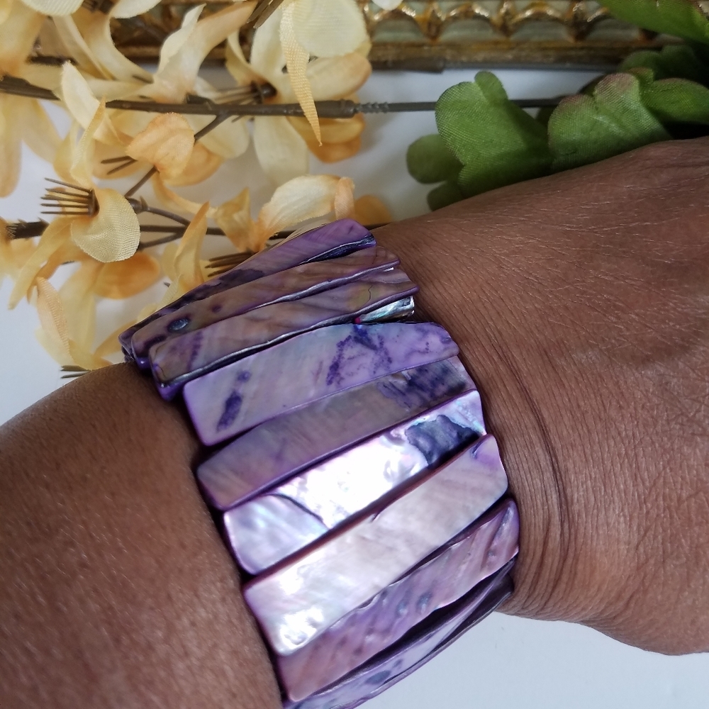Fashion jewelry, purple bracelet, shell, stretch - Picture 2 of 4